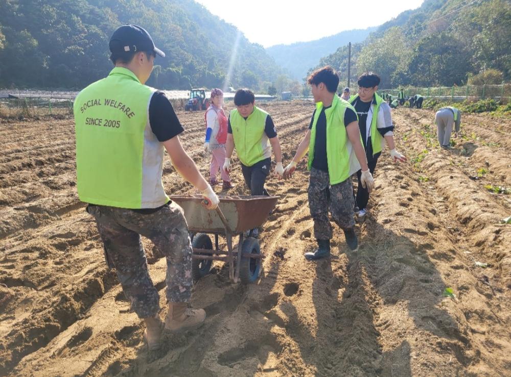 ‘지역사회 고구마 나눔 봉사활동 프로젝트’ 수확 진행 사진3
